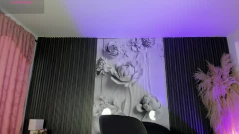 Snapshot of michellepreston_ chatting on April 2026 12:04:01 PM michellepreston_ online show from April 2026 12:04:01 PM