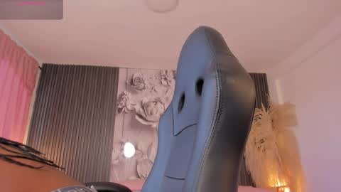 Snapshot of michellepreston_ chatting on June 2026 12:18:01 PM michellepreston_ online show from June 2026 12:18:01 PM