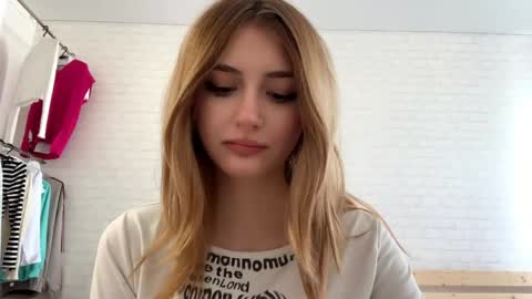 Jenny online show from May 2026 11:52:02 AM