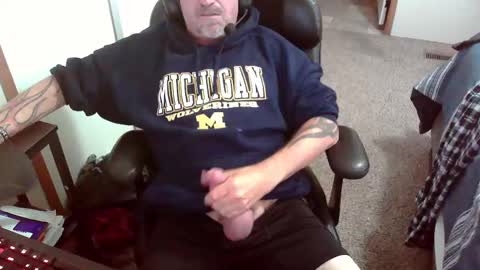 Snapshot of michigan_daddy chatting on October 2025 05:04:02 PM TattedInDetroit online show from October 2025 05:04:02 PM