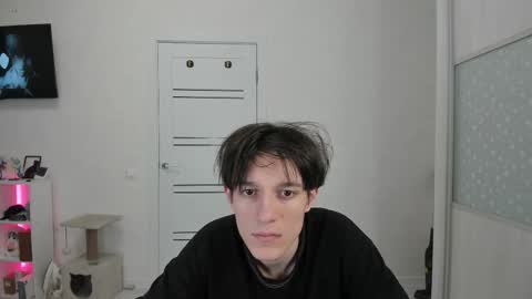 Snapshot of mickleloveu chatting on December 2025 04:34:02 PM mickleloveu online show from December 2025 04:34:02 PM