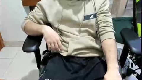 Snapshot of microfama00 chatting on April 2026 10:41:02 PM microfama00 online show from April 2026 10:41:02 PM