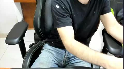 Snapshot of microfama00 chatting on April 2026 12:00:01 AM microfama00 online show from April 2026 12:00:01 AM