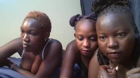 Snapshot of midnight_curves chatting on April 2026 12:04:01 AM midnight_curves online show from April 2026 12:04:01 AM