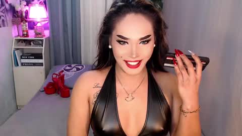 Snapshot of midnightraven27 chatting on December 2024 02:58:02 PM Dont forget to follow online show from December 2024 02:58:02 PM