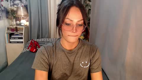 Snapshot of midnightraven27 chatting on September 2025 10:27:01 AM Dont forget to follow online show from September 2025 10:27:01 AM