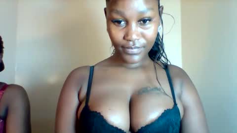 Snapshot of midnightt_tease chatting on October 2025 05:22:02 PM midnightt_tease online show from October 2025 05:22:02 PM