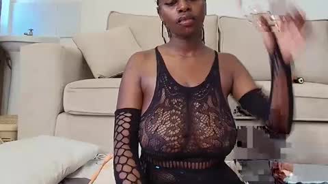 Snapshot of midnighttempress_ chatting on April 2026 05:41:01 AM MAJESTY online show from April 2026 05:41:01 AM