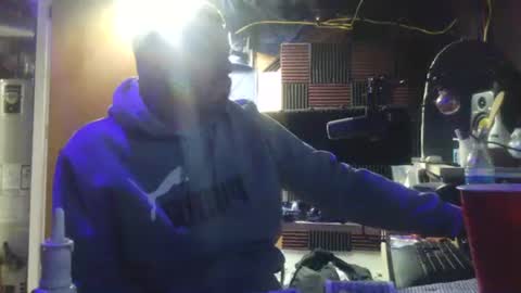 Snapshot of midtownhustler chatting on September 2025 05:31:02 AM midtownhustler online show from September 2025 05:31:02 AM