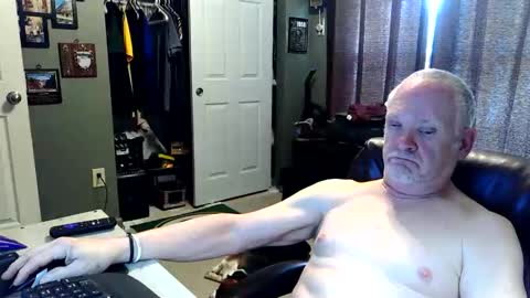 midwestdad09 online show from April 2026 06:47:01 PM