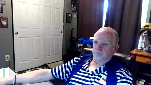 Snapshot of midwestdad09 chatting on April 2026 01:48:02 PM midwestdad09 online show from April 2026 01:48:02 PM