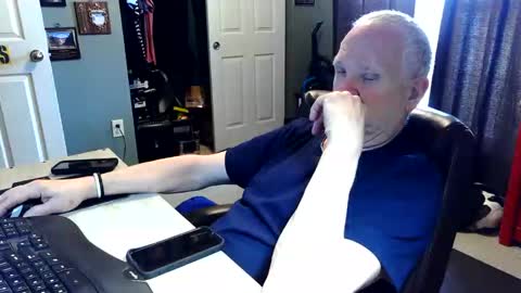 Snapshot of midwestdad09 chatting on April 2026 02:36:02 PM midwestdad09 online show from April 2026 02:36:02 PM