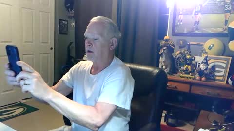 Snapshot of midwestdad09 chatting on May 2026 09:47:02 AM midwestdad09 online show from May 2026 09:47:02 AM