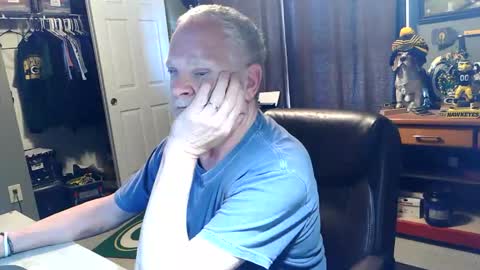 Snapshot of midwestdad09 chatting on May 2026 10:48:02 PM midwestdad09 online show from May 2026 10:48:02 PM