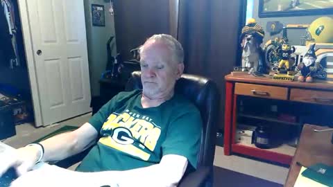 Snapshot of midwestdad09 chatting on May 2026 01:51:02 PM midwestdad09 online show from May 2026 01:51:02 PM