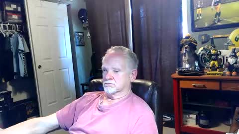 Snapshot of midwestdad09 chatting on May 2026 10:29:01 PM midwestdad09 online show from May 2026 10:29:01 PM