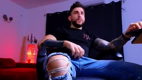 MightyAaron online show from November 2025 04:01:02 AM