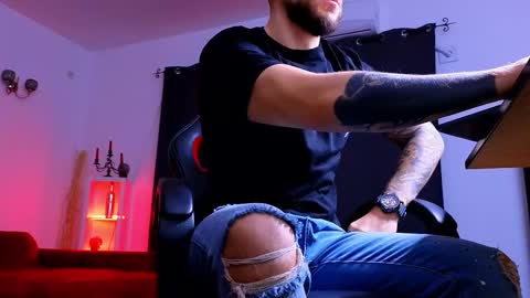 MightyAaron online show from December 2025 04:43:01 AM