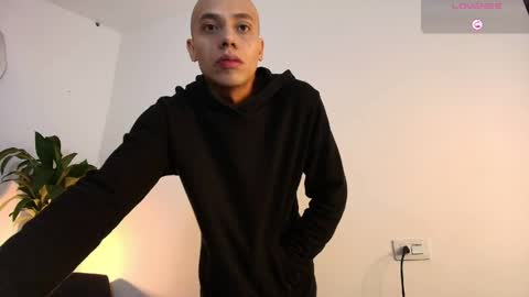 Snapshot of miguelangel_996 chatting on April 2026 06:14:01 AM miguel angel online show from April 2026 06:14:01 AM