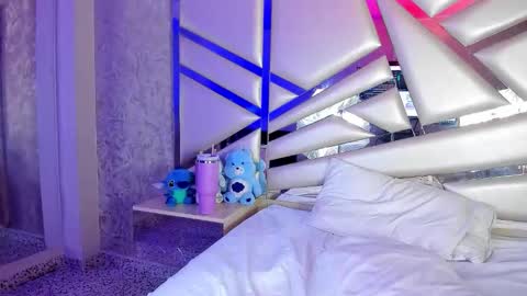 MIA 3 online show from October 2025 03:21:02 AM