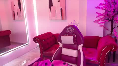 Miia  online show from April 2026 11:05:01 AM