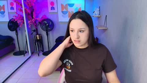 Miia online show from November 2025 07:16:02 PM