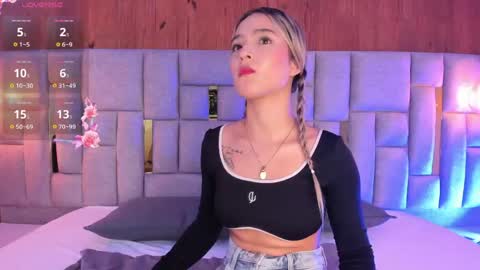 Snapshot of miia_reeves_ chatting on May 2026 11:26:02 AM Mia online show from May 2026 11:26:02 AM