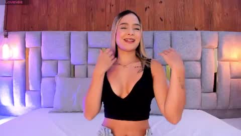 Snapshot of miia_reeves_ chatting on June 2026 12:13:02 PM Mia online show from June 2026 12:13:02 PM