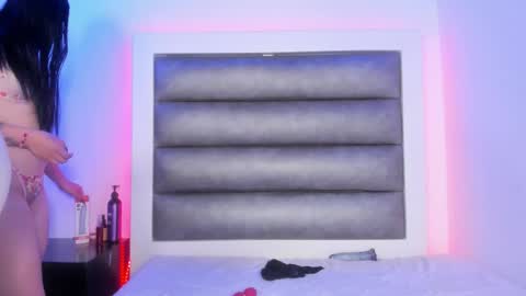 Mia online show from March 2026 04:07:02 AM