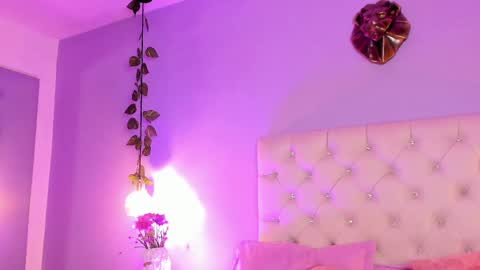 Mia online show from March 2025 02:10:02 PM