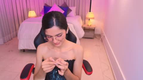 Snapshot of miiaa_evans chatting on February 2025 03:48:01 AM Mia online show from February 2025 03:48:01 AM