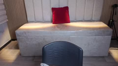 miiaa_evans1 online show from May 2026 02:02:01 PM