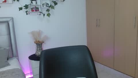 Snapshot of miiaa_k chatting on May 2026 08:55:02 AM miiaa_k online show from May 2026 08:55:02 AM