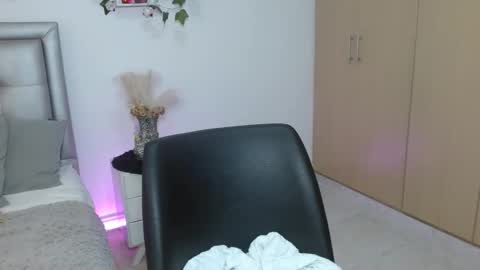 Snapshot of miiaa_k chatting on May 2026 10:33:02 AM miiaa_k online show from May 2026 10:33:02 AM