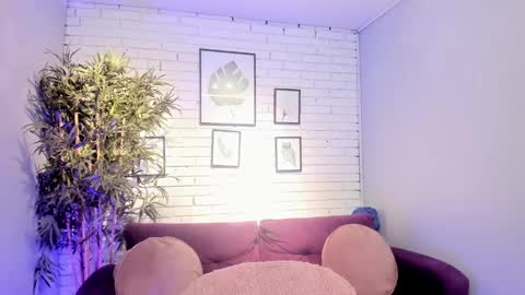 miilu  online show from February 2025 12:37:02 PM