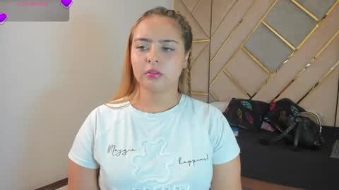 Snapshot of mikaelastonne chatting on April 2026 06:42:02 PM Mikaela blondie bigass online show from April 2026 06:42:02 PM