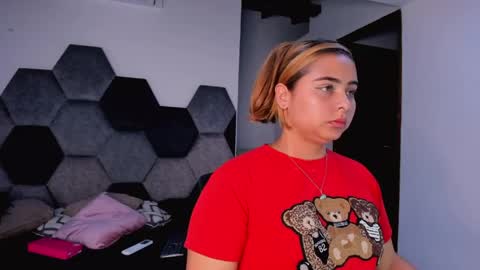 Snapshot of mikaelastonne chatting on April 2026 11:09:02 PM Mikaela blondie bigass online show from April 2026 11:09:02 PM