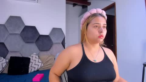 Snapshot of mikaelastonne chatting on May 2026 07:55:02 PM Mikaela blondie bigass online show from May 2026 07:55:02 PM