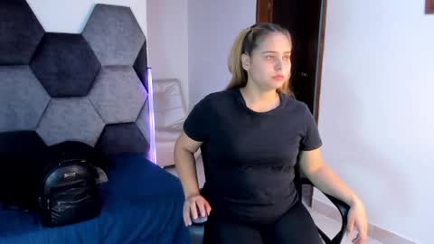 Snapshot of mikaelastonne chatting on May 2026 06:48:02 PM Mikaela blondie bigass online show from May 2026 06:48:02 PM