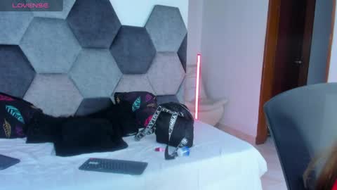 Snapshot of mikaelastonne chatting on May 2026 07:29:01 PM Mikaela blondie bigass online show from May 2026 07:29:01 PM