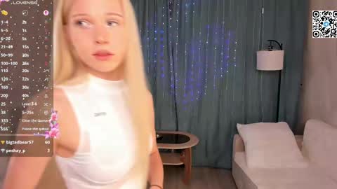 Snapshot of mikaelataron chatting on April 2026 08:21:01 PM Angel girl online show from April 2026 08:21:01 PM