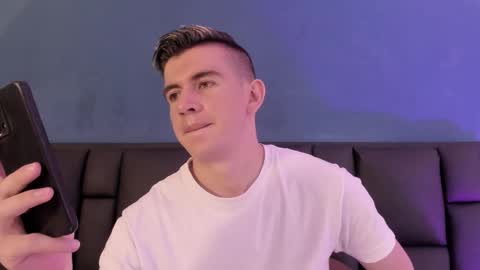 mikael online show from February 2026 04:18:02 AM