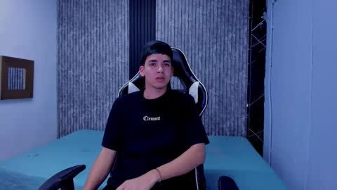 Mike 0233 online show from November 2025 04:47:01 AM