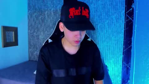 Mike 0233 online show from December 2025 04:51:02 AM