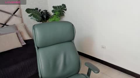 Mike Belle online show from October 2025 10:25:02 PM