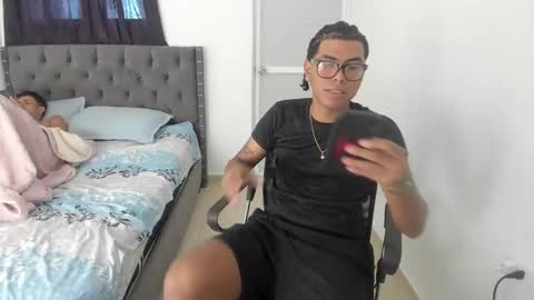 mike_master9 online show from October 2025 05:25:01 PM