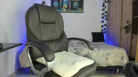 mikee_scooth online show from February 2025 08:19:02 AM