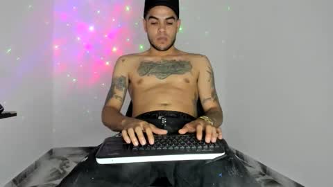 Snapshot of mikee_scooth chatting on May 2026 08:28:02 PM mikee_scooth online show from May 2026 08:28:02 PM