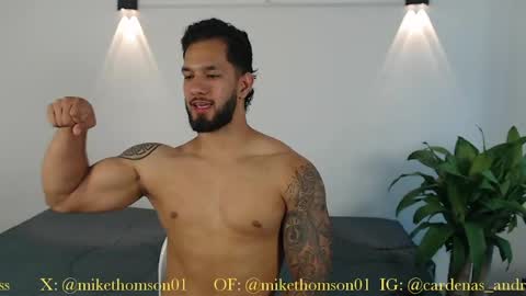 Snapshot of mikethomson01 chatting on April 2026 05:25:01 PM Mike online show from April 2026 05:25:01 PM