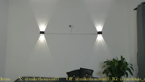 Snapshot of mikethomson01 chatting on April 2026 01:07:01 AM Mike online show from April 2026 01:07:01 AM